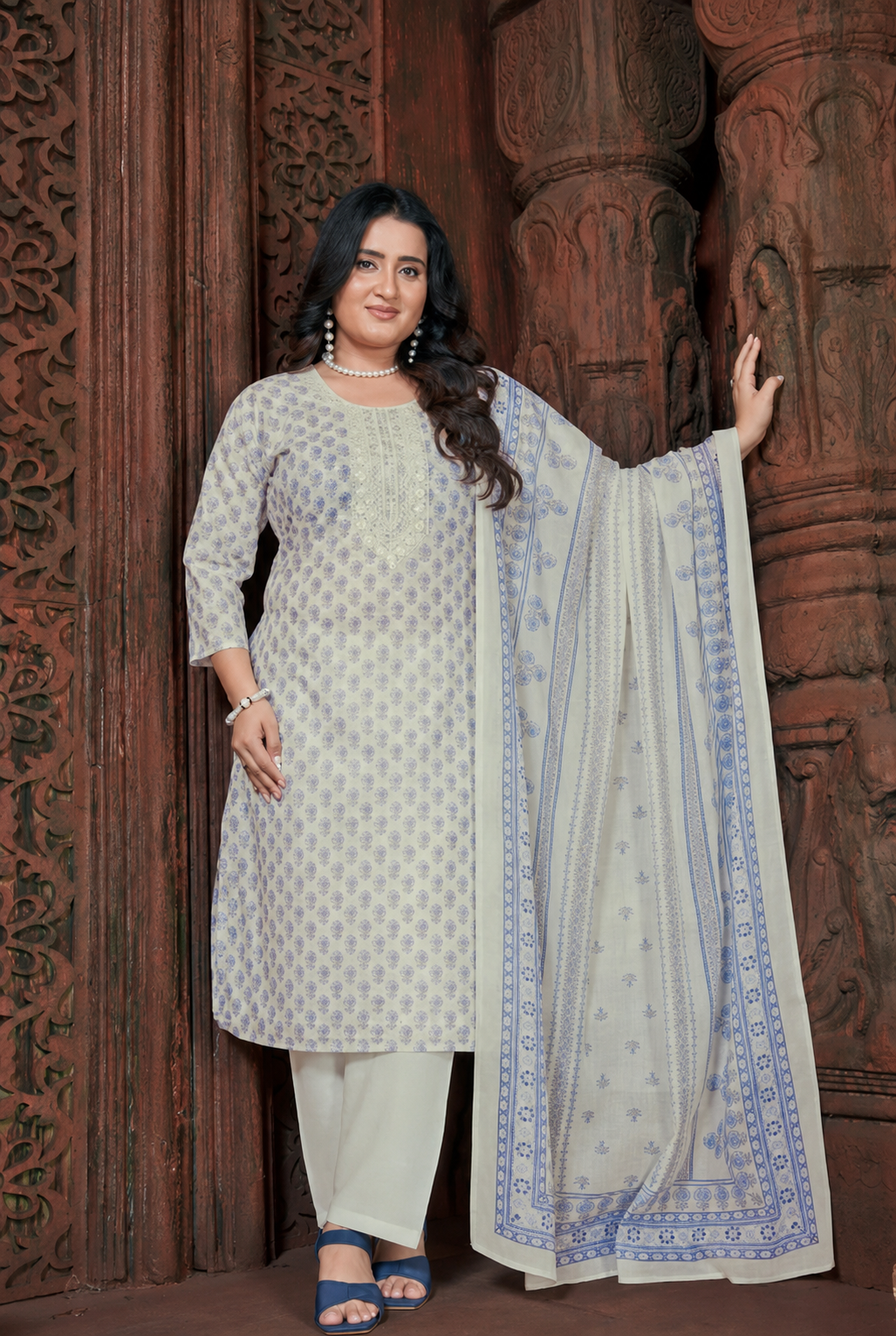 Indigo Ivory Set front view